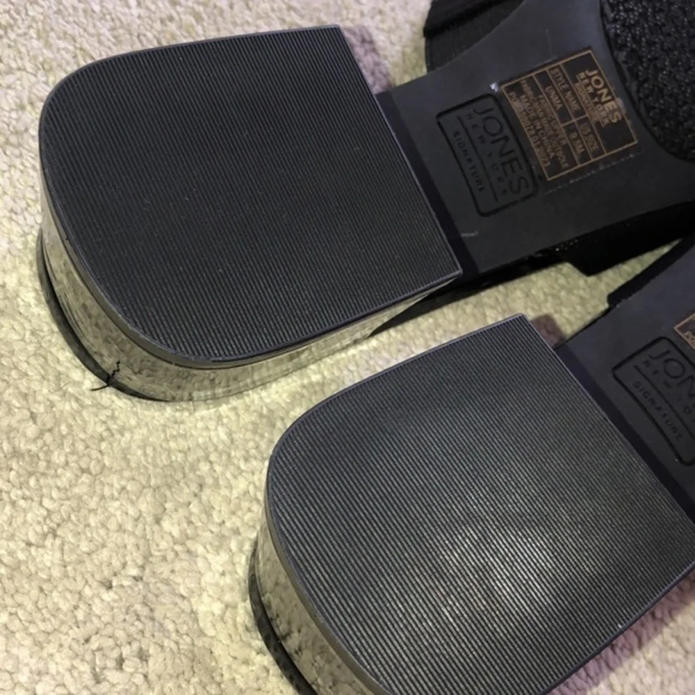Jones New York Signature Unma‎ Patent Block Heel Slide On Sandals Black 9.5 NWOT